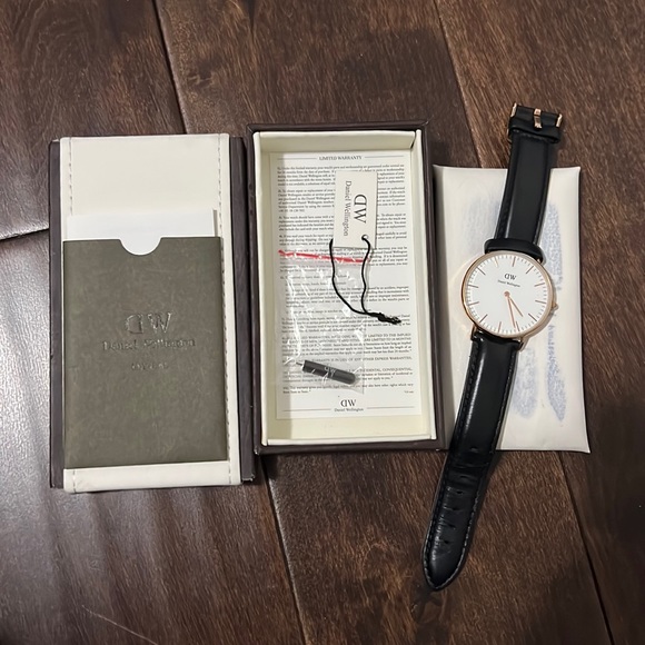 Daniel wellington black leather strap with gold face - Picture 1 of 9